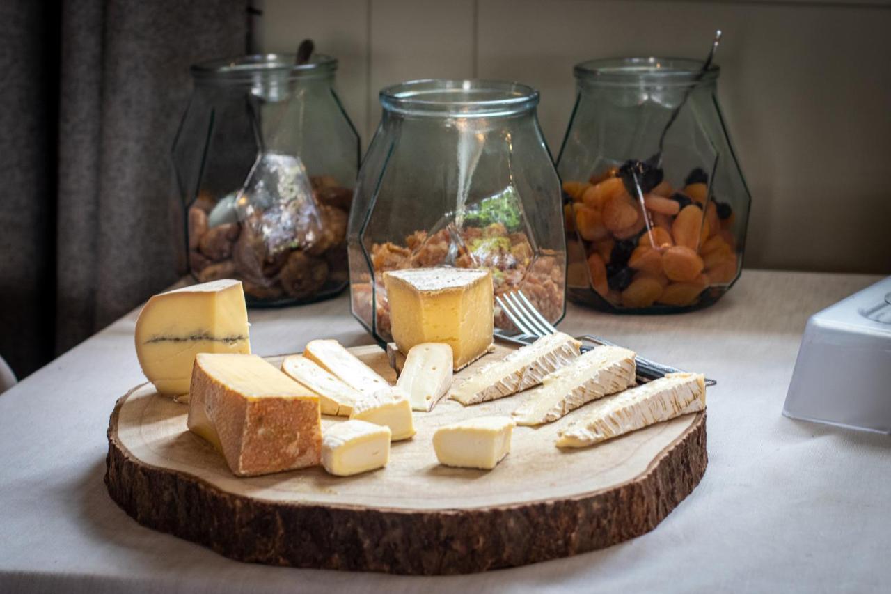 Logis Hotel Tante Yvonne & Son Restaurant Semi-Gastronomique - Lyon Nord Quincieux Zewnętrze zdjęcie
