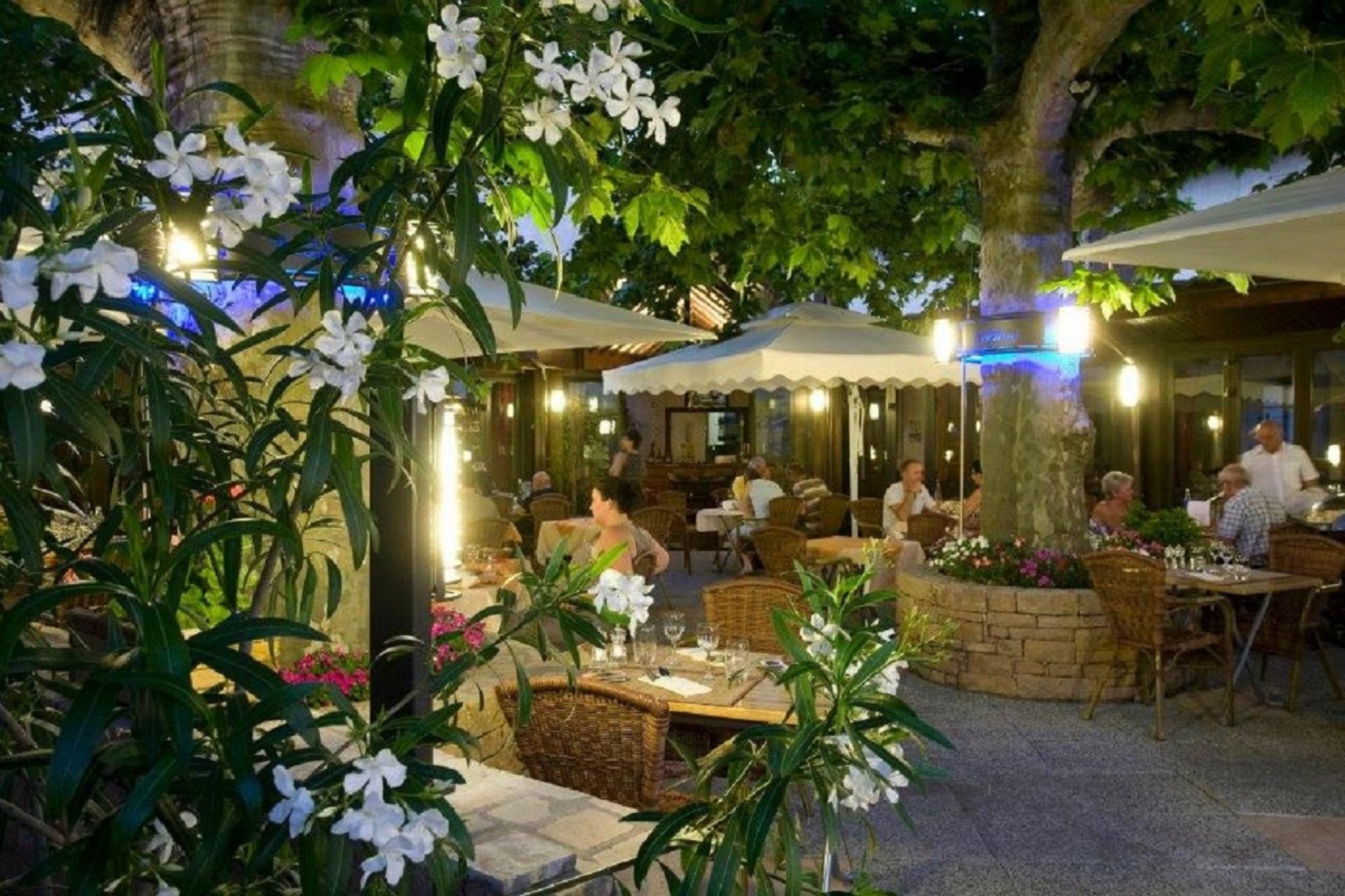 Logis Hotel Tante Yvonne & Son Restaurant Semi-Gastronomique - Lyon Nord Quincieux Zewnętrze zdjęcie