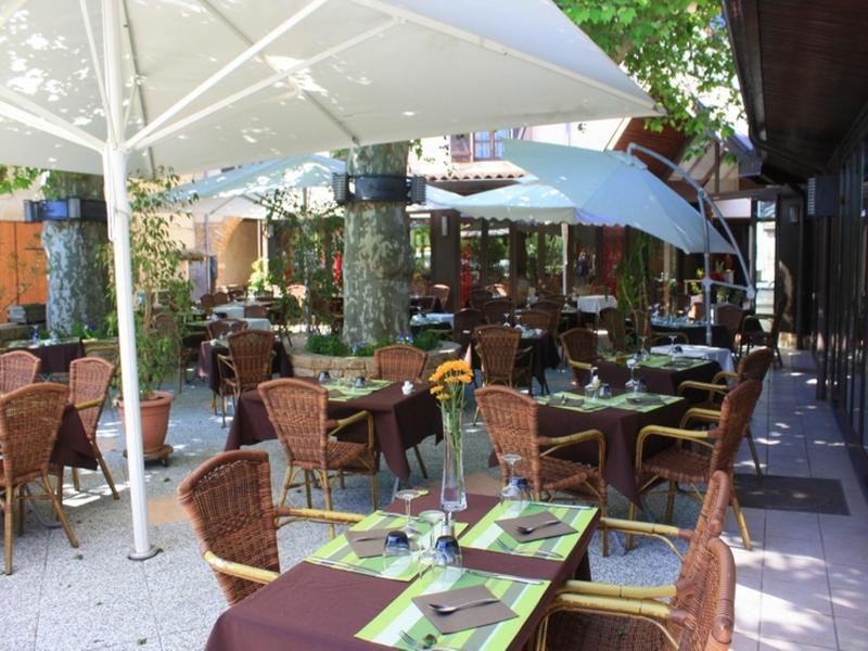 Logis Hotel Tante Yvonne & Son Restaurant Semi-Gastronomique - Lyon Nord Quincieux Zewnętrze zdjęcie