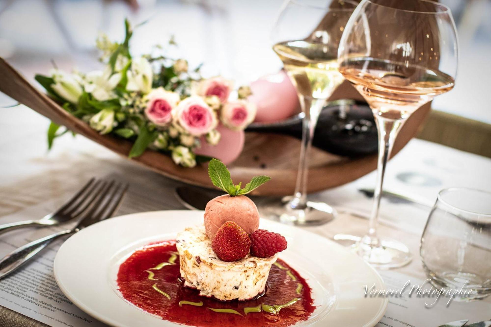 Logis Hotel Tante Yvonne & Son Restaurant Semi-Gastronomique - Lyon Nord Quincieux Zewnętrze zdjęcie