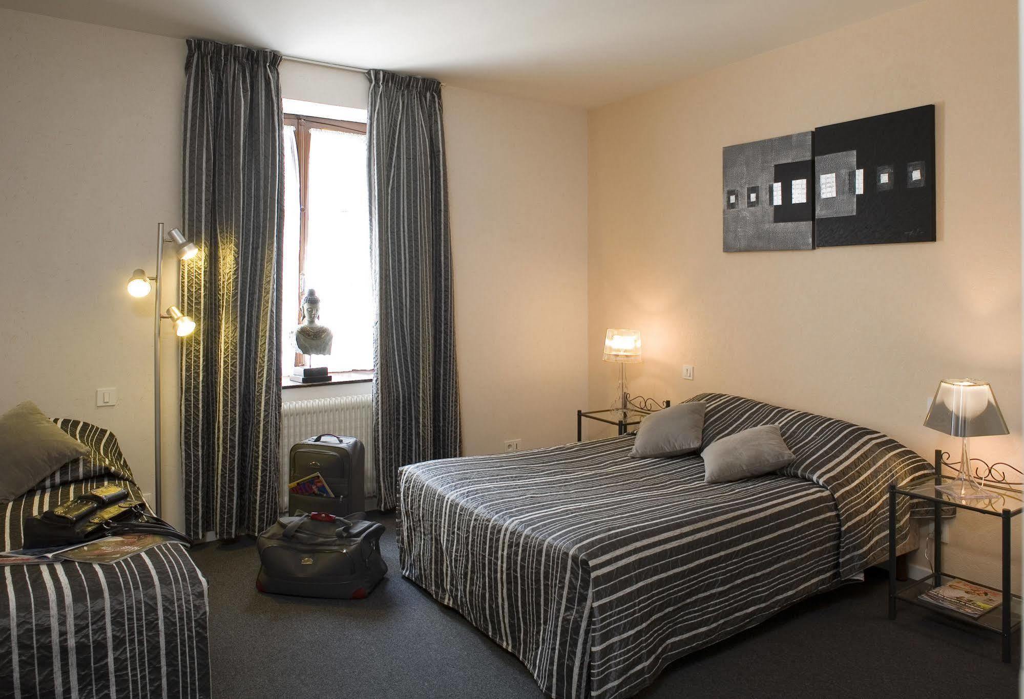 Logis Hotel Tante Yvonne & Son Restaurant Semi-Gastronomique - Lyon Nord Quincieux Zewnętrze zdjęcie