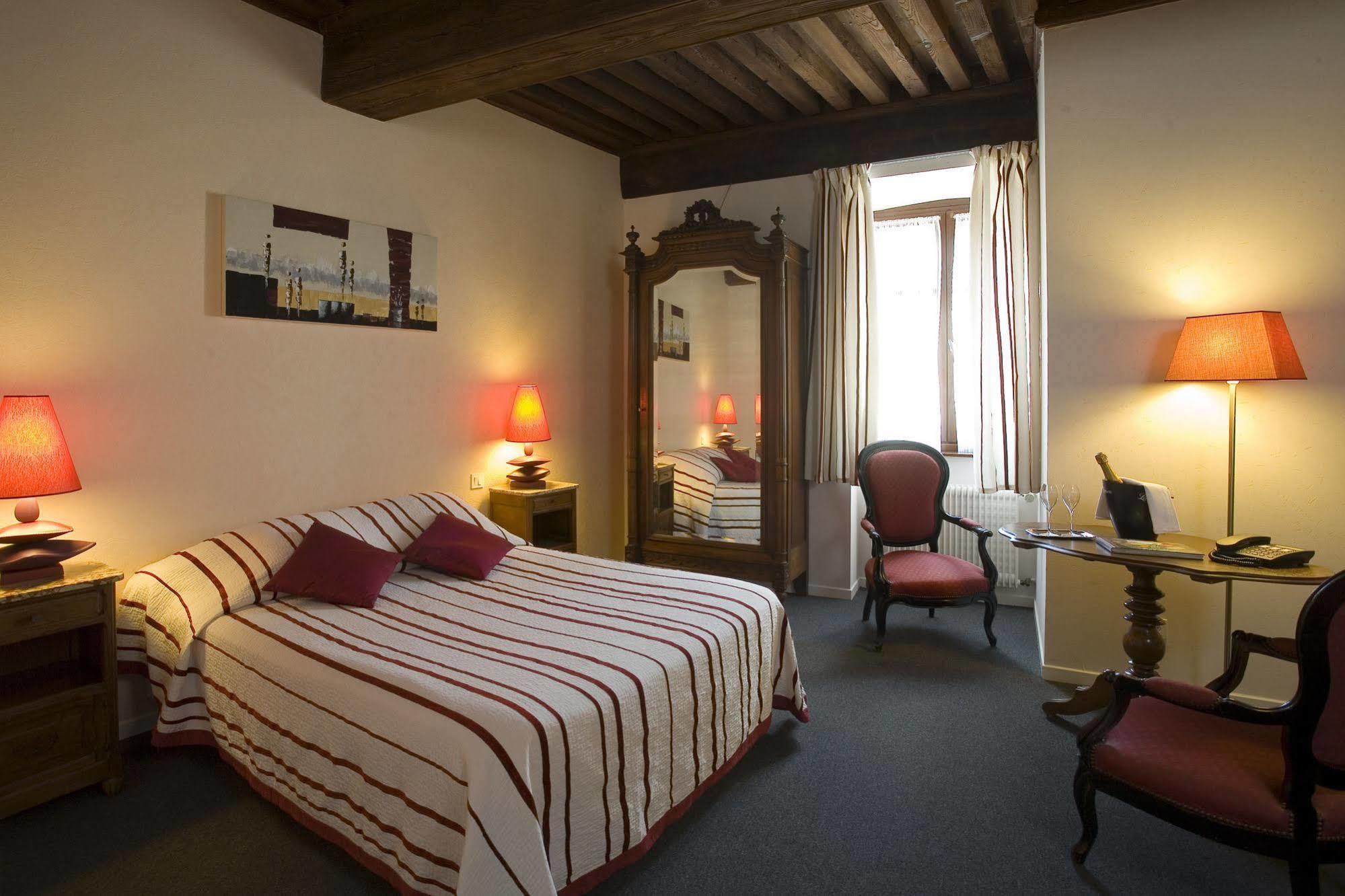 Logis Hotel Tante Yvonne & Son Restaurant Semi-Gastronomique - Lyon Nord Quincieux Zewnętrze zdjęcie