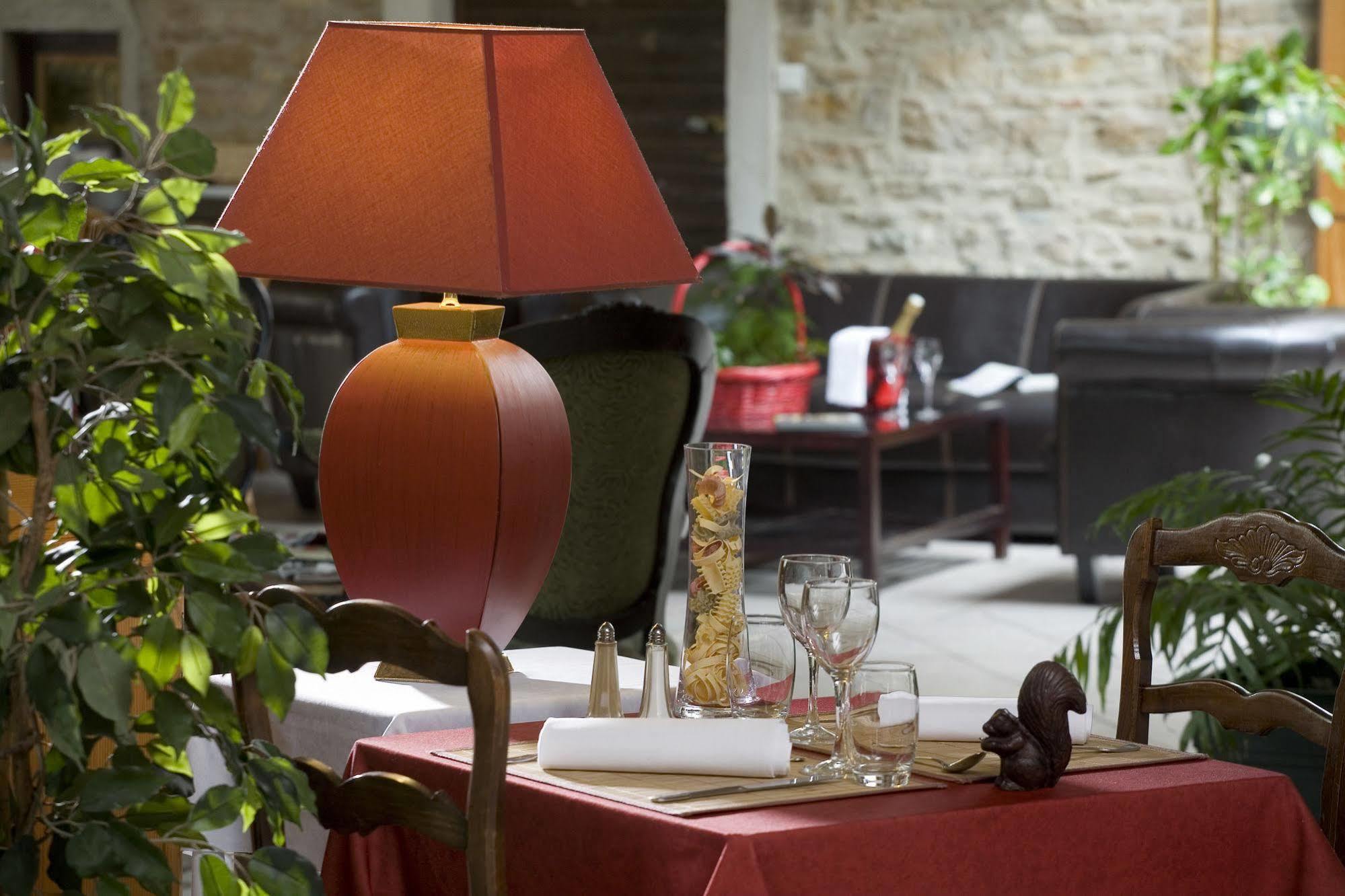 Logis Hotel Tante Yvonne & Son Restaurant Semi-Gastronomique - Lyon Nord Quincieux Zewnętrze zdjęcie